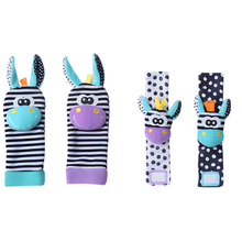 Kletshuts™ RattleToy 1+1 GRATIS: Mjuk Djur Baby Handled Och Fot Strumpor Skallra Leksak Set 