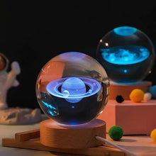 Ledsen™ CrystalBall - 3D-Solsystemets Kristallkula Med LED-Lampa 