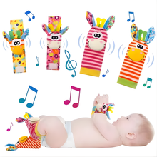 Kletshuts™ RattleToy 1+1 GRATIS: Mjuk Djur Baby Handled Och Fot Strumpor Skallra Leksak Set 