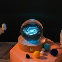 Ledsen™ CrystalBall - 3D-Solsystemets Kristallkula Med LED-Lampa 