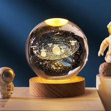 Ledsen™ CrystalBall - 3D-Solsystemets Kristallkula Med LED-Lampa 