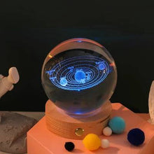 Ledsen™ CrystalBall - 3D-Solsystemets Kristallkula Med LED-Lampa 